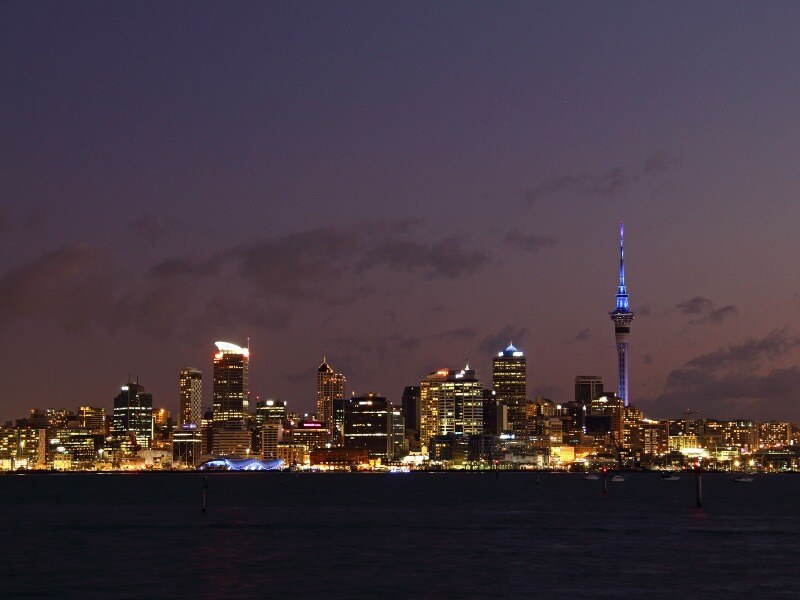 Illuminated_skyline_of_Auckland
