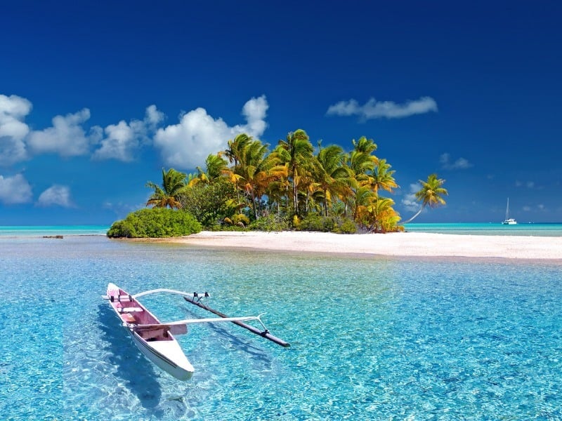 Landscape_Of_Deep_Blue_Beach_In_The_Pacific-1