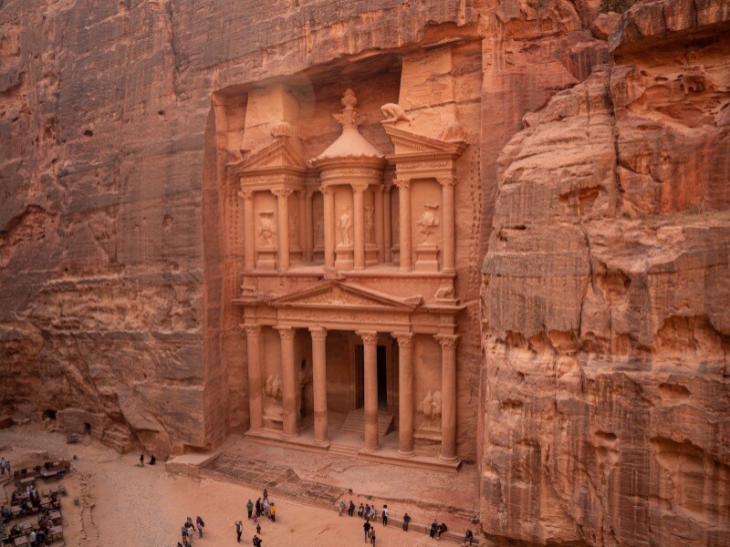 Tourists_Visiting_Petra_in_Jordan